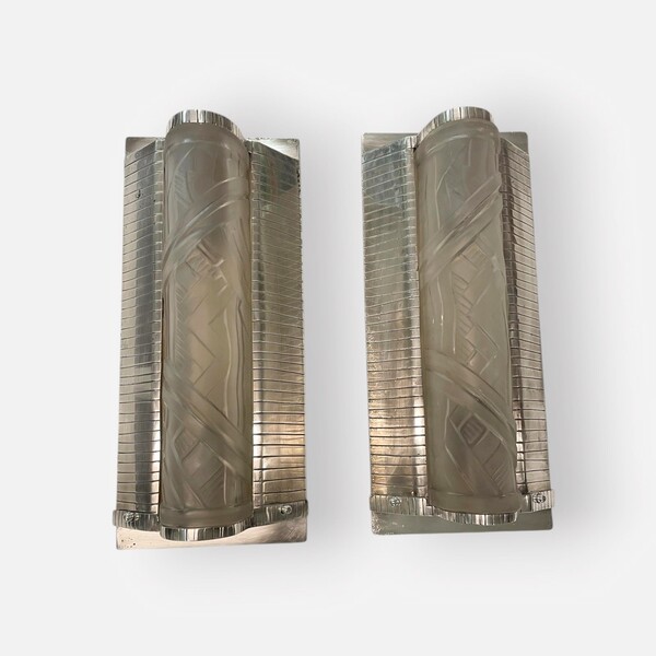 Pair of Art Deco wall sconces in silvered metal