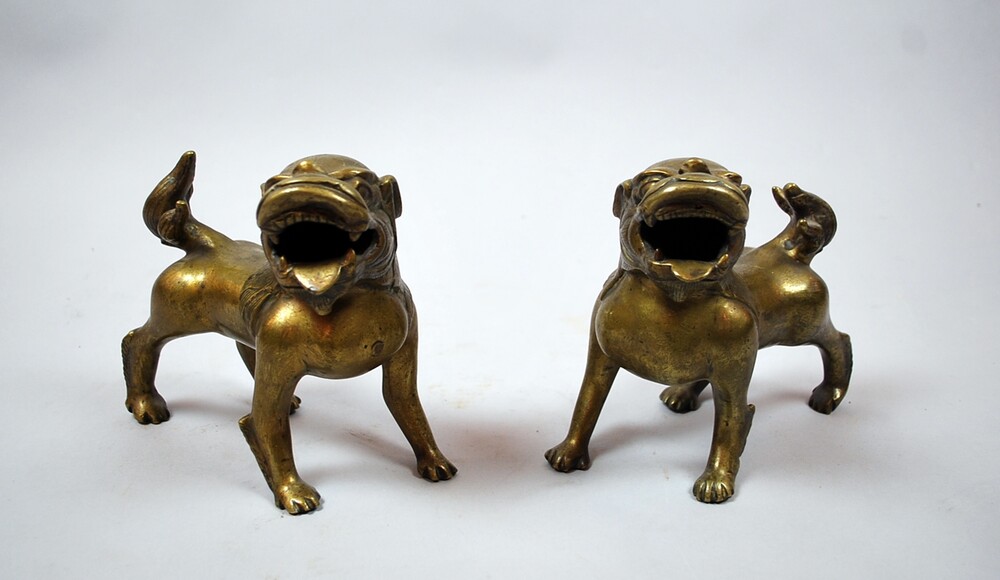 Pair of bronze dogs