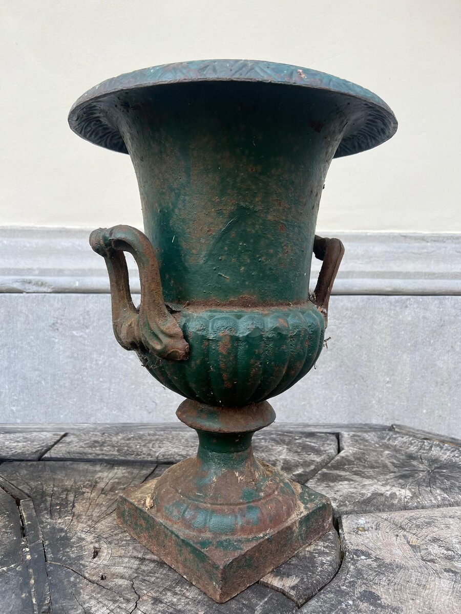 Pair of Medici basins in green lacquered cast iron, 20th