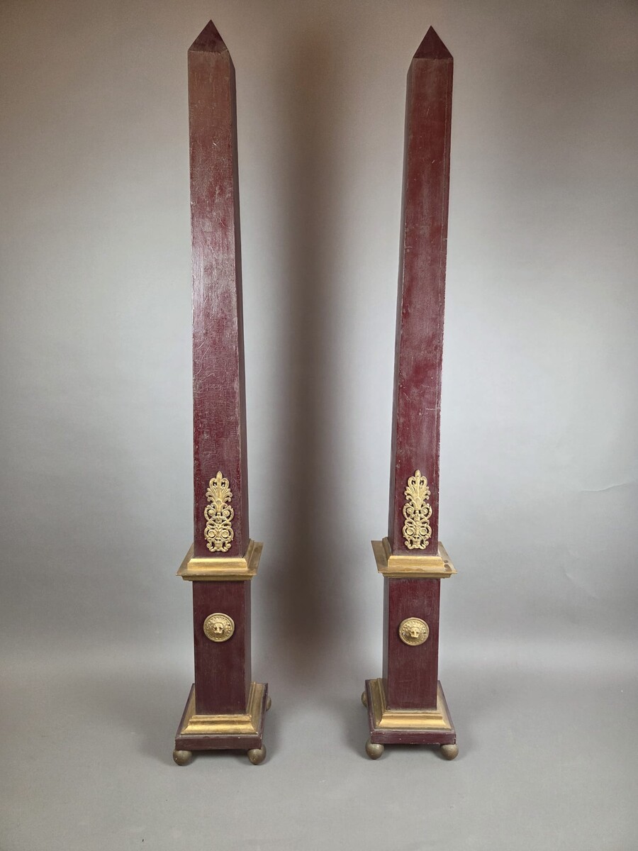 Pair of obelisks in painted wood with ormolu ornamentation, early 20th century