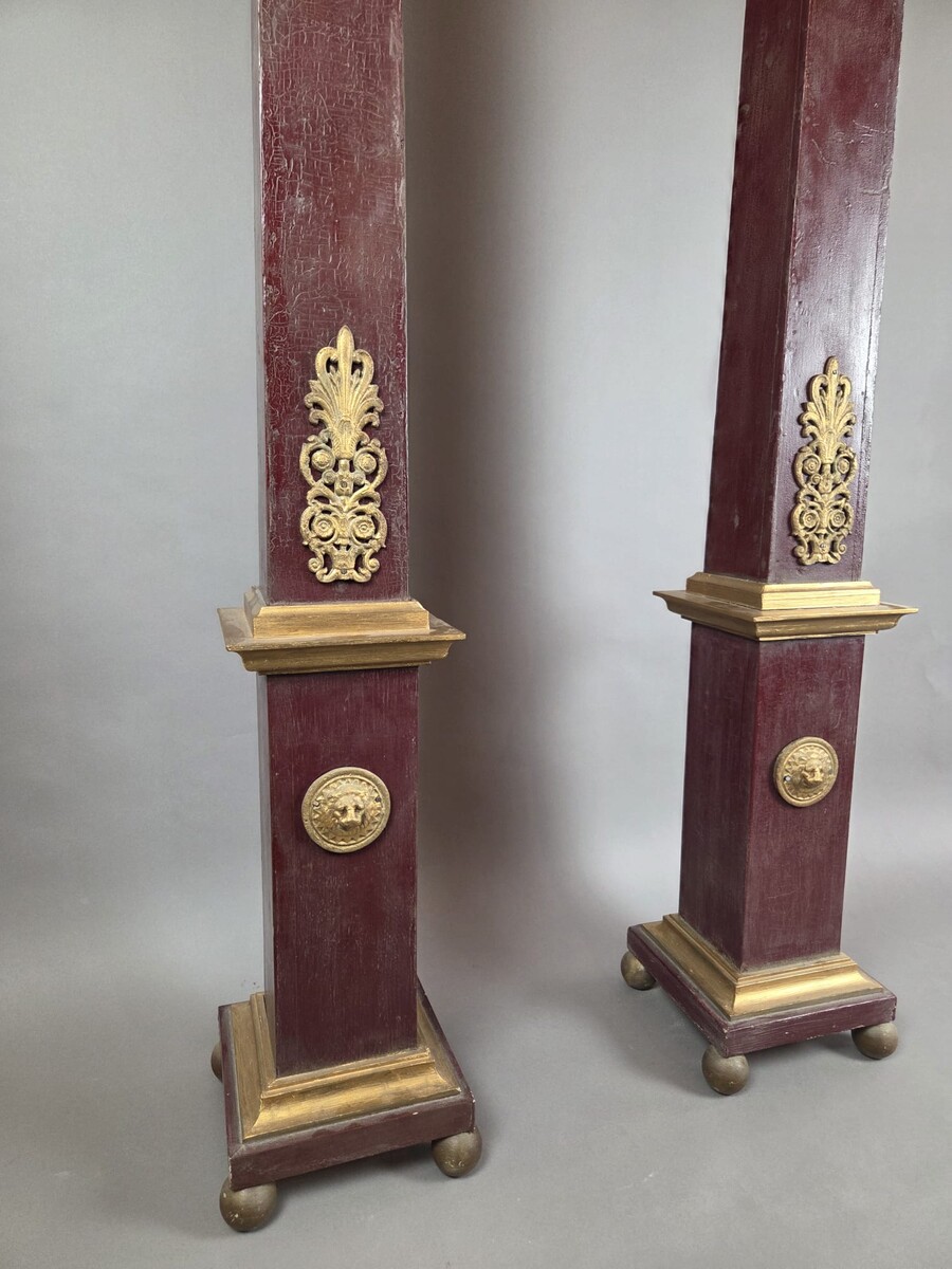 Pair of obelisks in painted wood with ormolu ornamentation, early 20th century