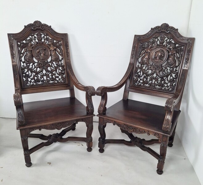 Pair of Renaissance armchairs, 19th century