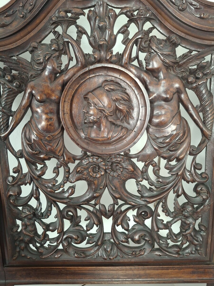 Pair of Renaissance armchairs, 19th century