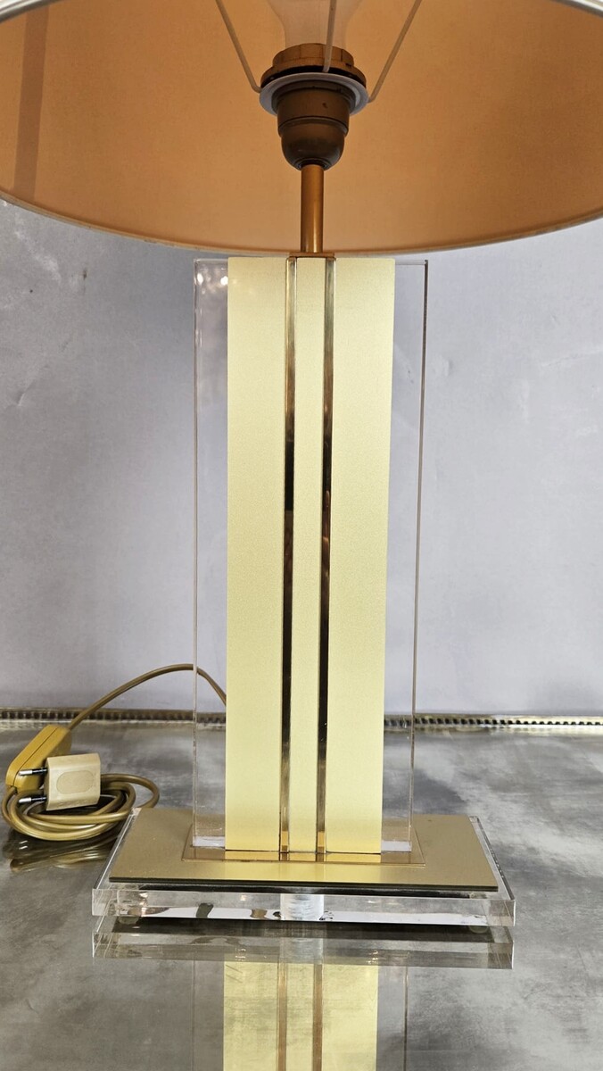 Pair of table lamps in lucite and gilded brass, 1970