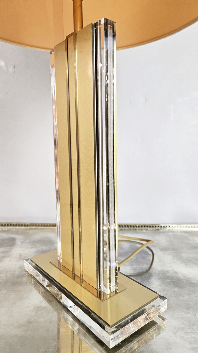 Pair of table lamps in lucite and gilded brass, 1970