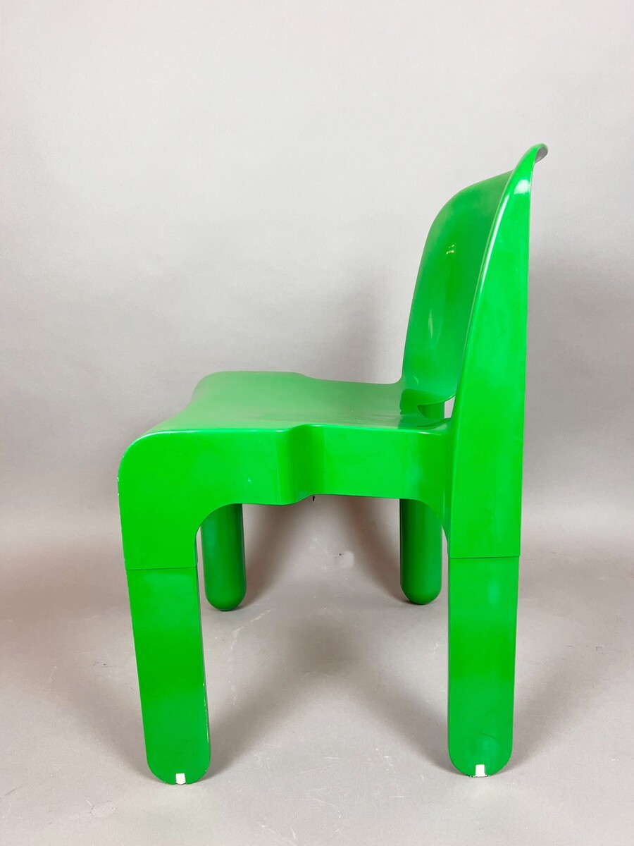 Pair of “Universale” chairs, model 4867, by Joe Colombo for Kartell, Italy, circa 1970