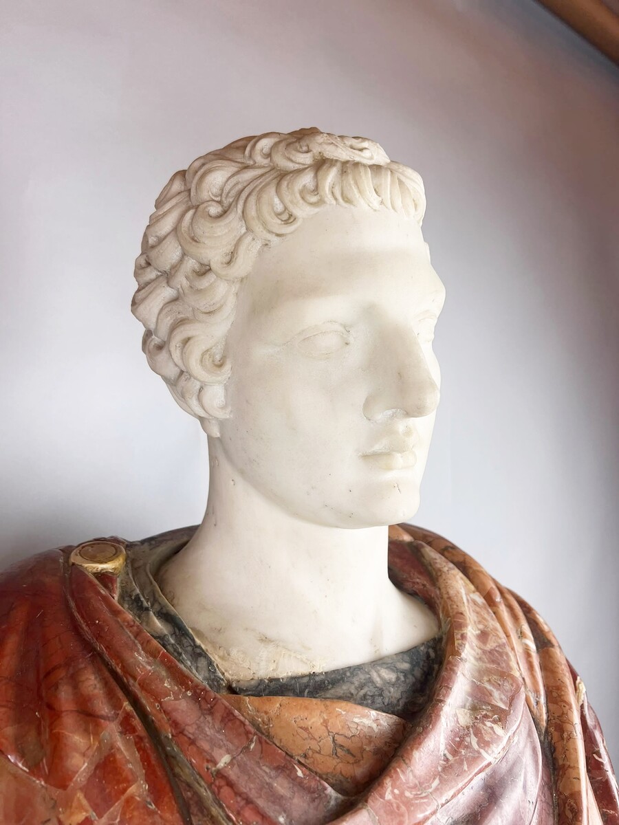 Polychrome marble bust depicting a Roman emperor, 19th century.