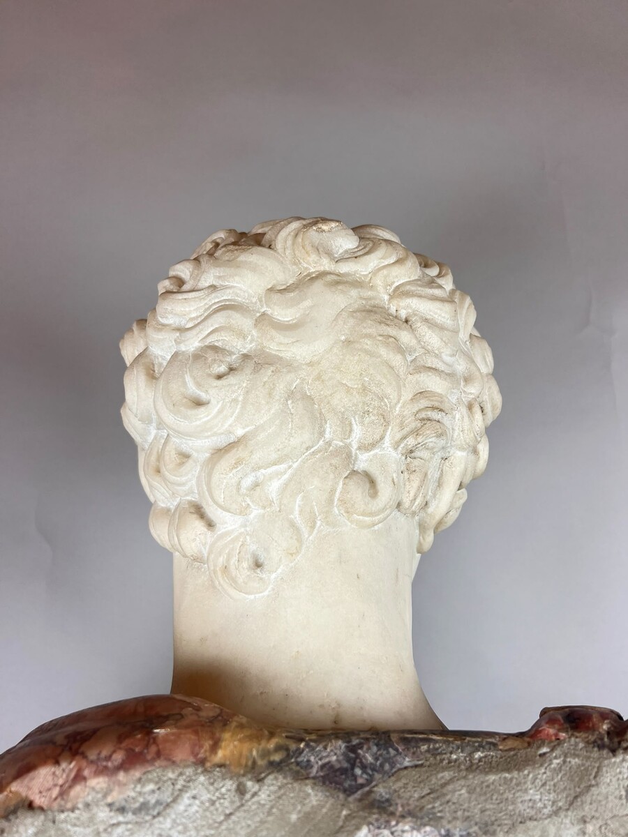 Polychrome marble bust depicting a Roman emperor, 19th century.