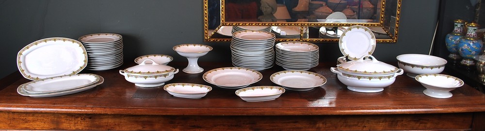 Porcelain dinner service