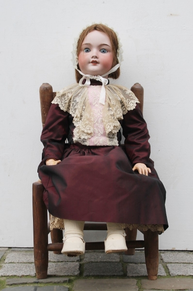 Porcelain doll, Unis, France