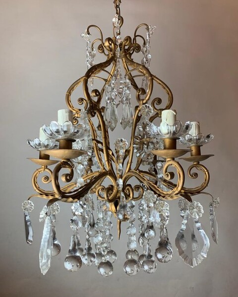 Pretty little chandelier with 6 arms of light in gold metal