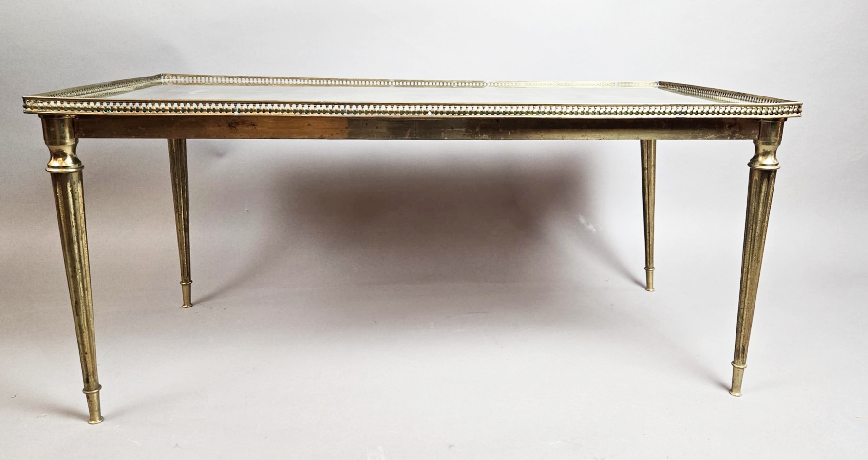 Rectangular coffee table in gilded brass