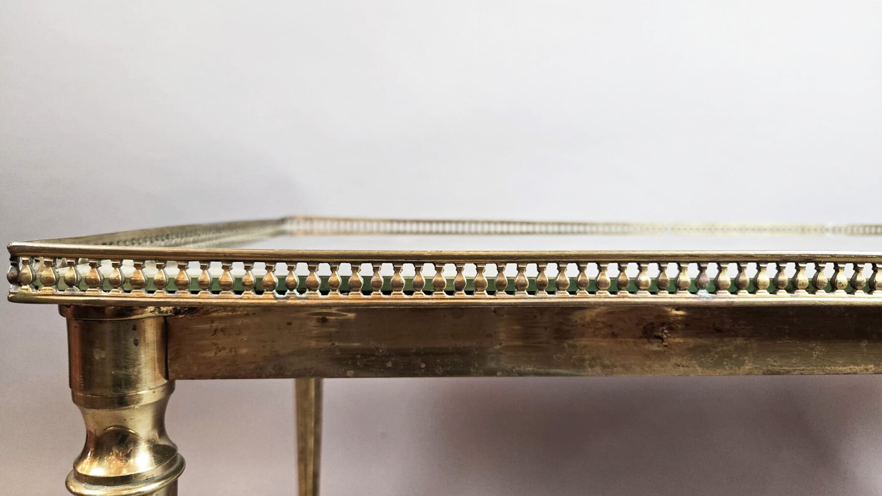 Rectangular coffee table in gilded brass