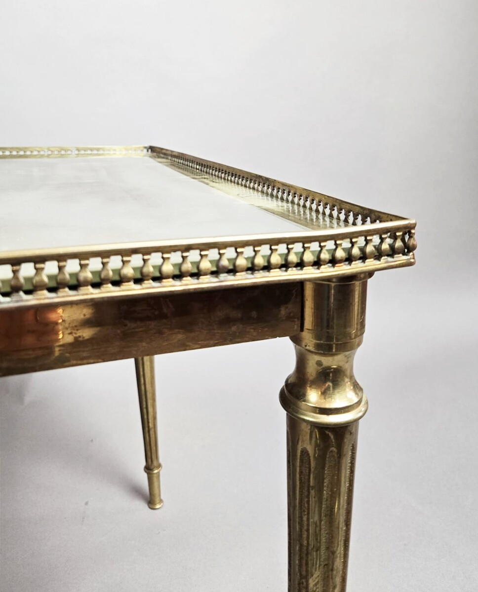 Rectangular coffee table in gilded brass