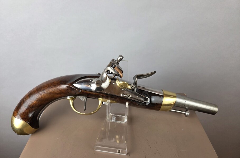 Regulation flintlock pistol of the Belgian cavalry, model 1816, rare model not converted to percussion.