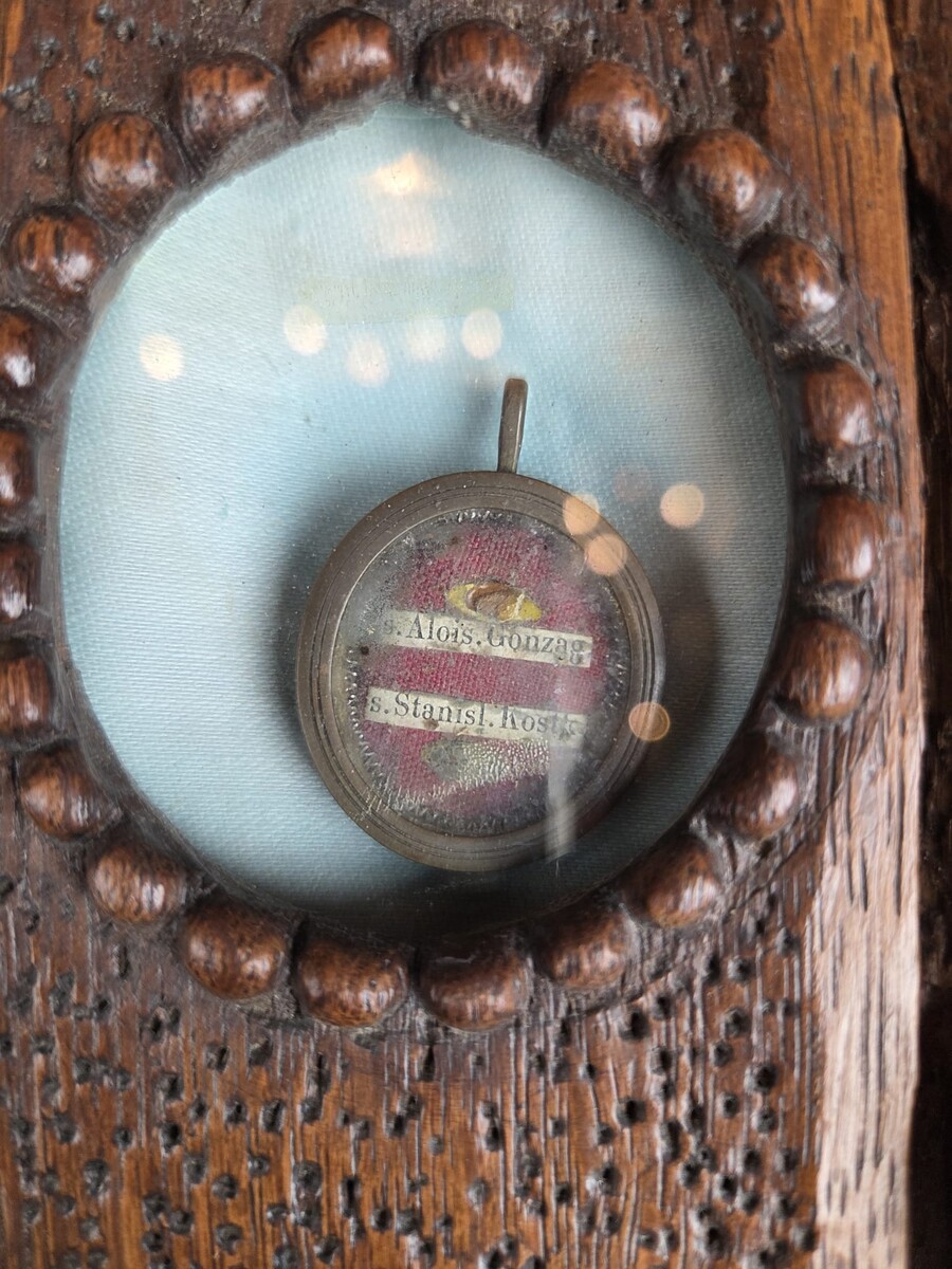 Reliquary, carved wooden frame, 19th