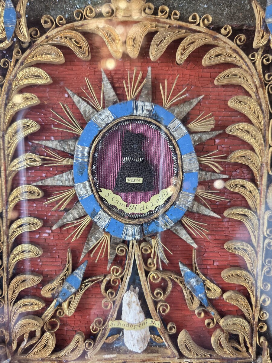 Reliquary frame with Agnus Dei and relics of Saint Mansuet – Italy, 18th century