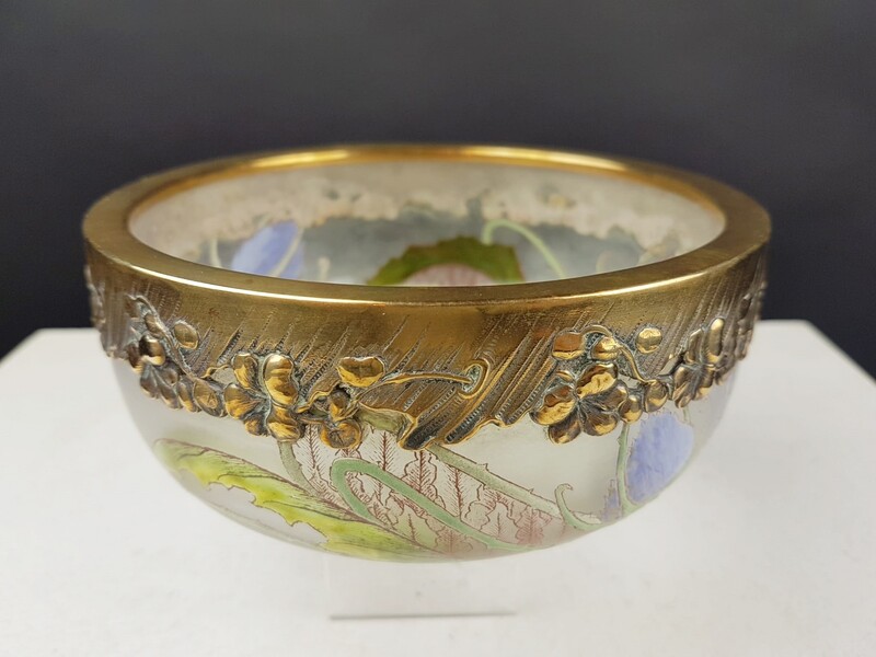 SAGLIER, 1900 cup in glass and brass frame