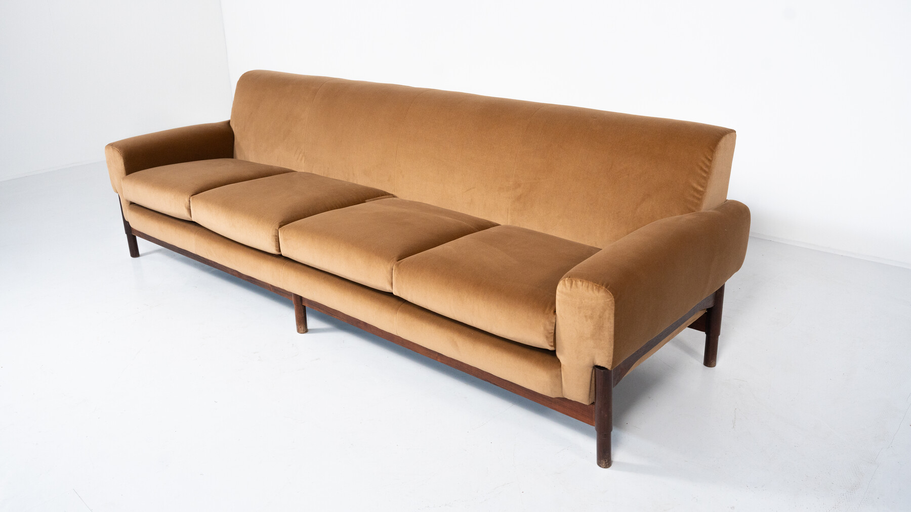 Saporiti, 4-seater sofa, new upholstery, Italy circa 1960