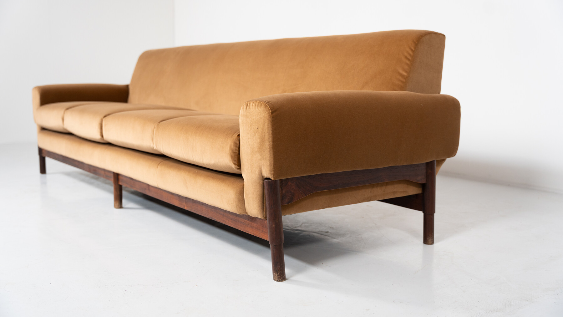 Saporiti, 4-seater sofa, new upholstery, Italy circa 1960