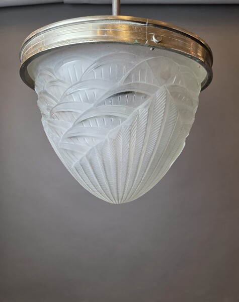 Schneider, ceiling light in pressed glass and nickel-plated frame, circa 1930