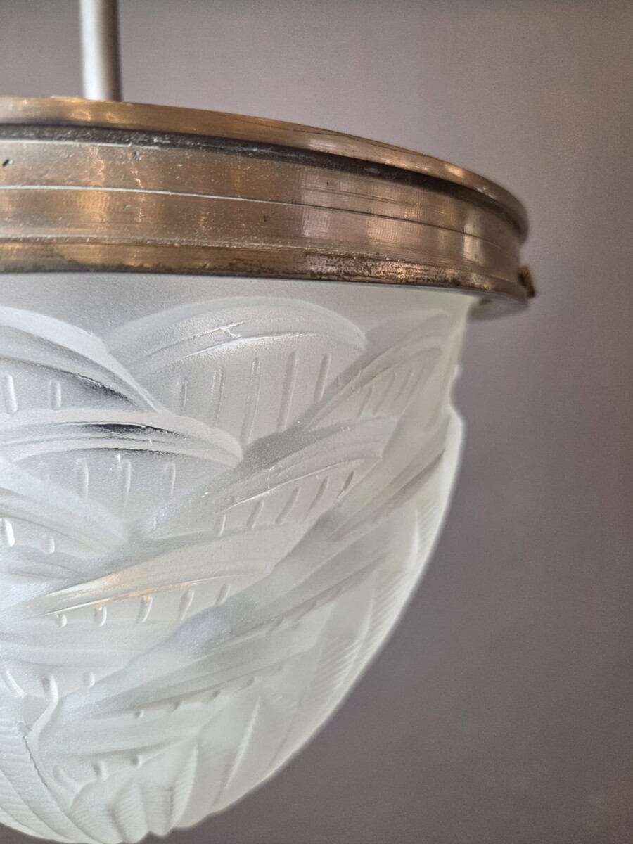 Schneider, ceiling light in pressed glass and nickel-plated frame, circa 1930