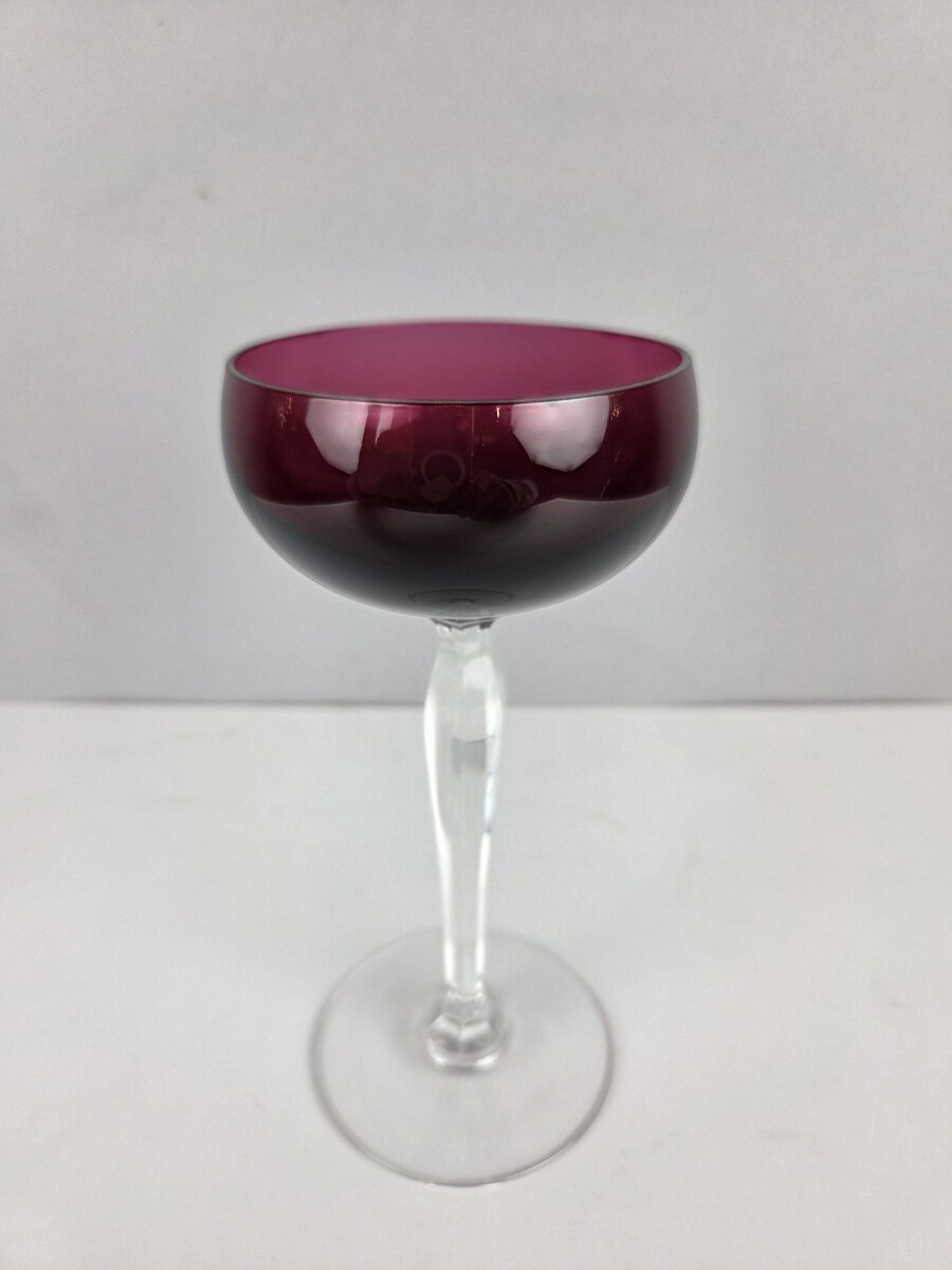 Set of 12 red-lined crystal glasses from Val Saint Lambert