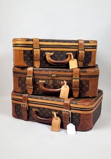 Set of 3 Louis Vuitton Paris suitcases - Good general condition, some slight signs of wear - Price per piece