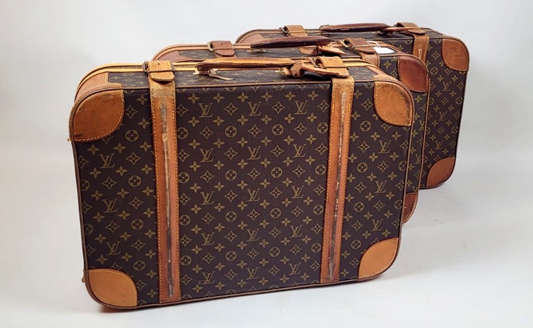 Set of 3 Louis Vuitton Paris suitcases - Good general condition, some slight signs of wear - Price per piece