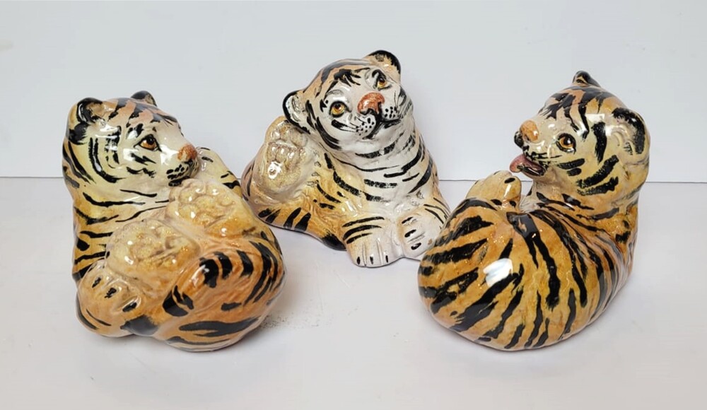 Set of 3 young tigers in glazed terracotta - Italy