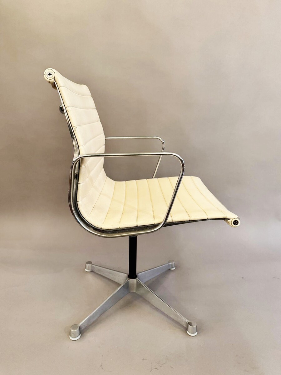 Set of 4 chairs by Charles & Ray Eames for Herman Miller, 1960s