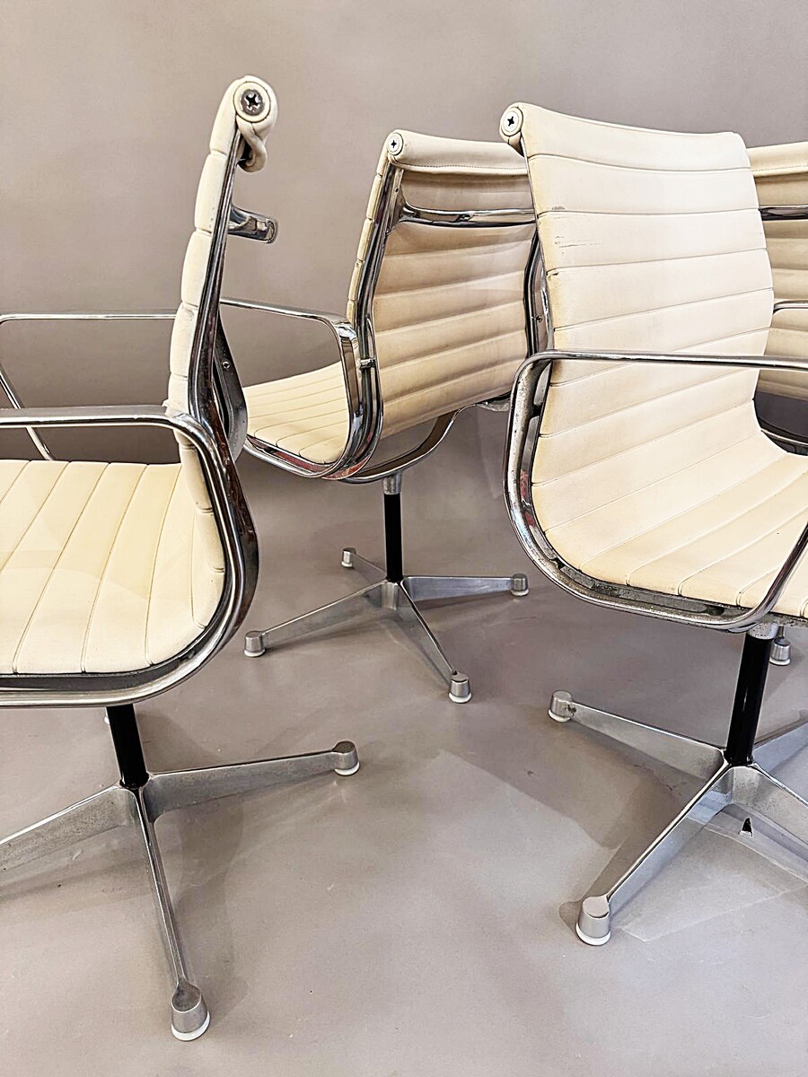 Set of 4 chairs by Charles & Ray Eames for Herman Miller, 1960s