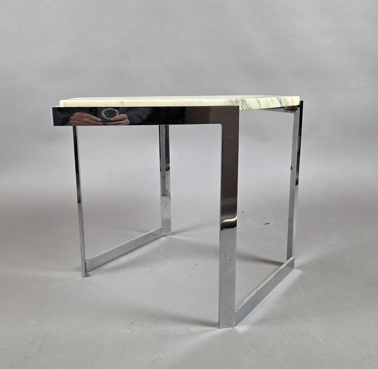 Set of 4 coffee tables made of chrome-plated steel with marble tops, circa 1970