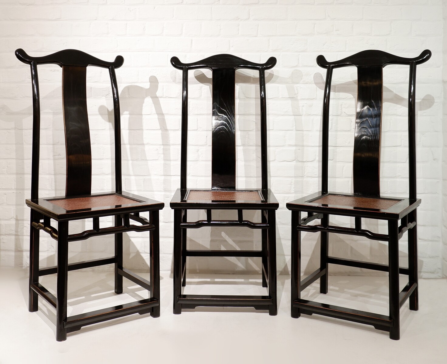 Set of 6 Chinese chairs in black lacquered wood