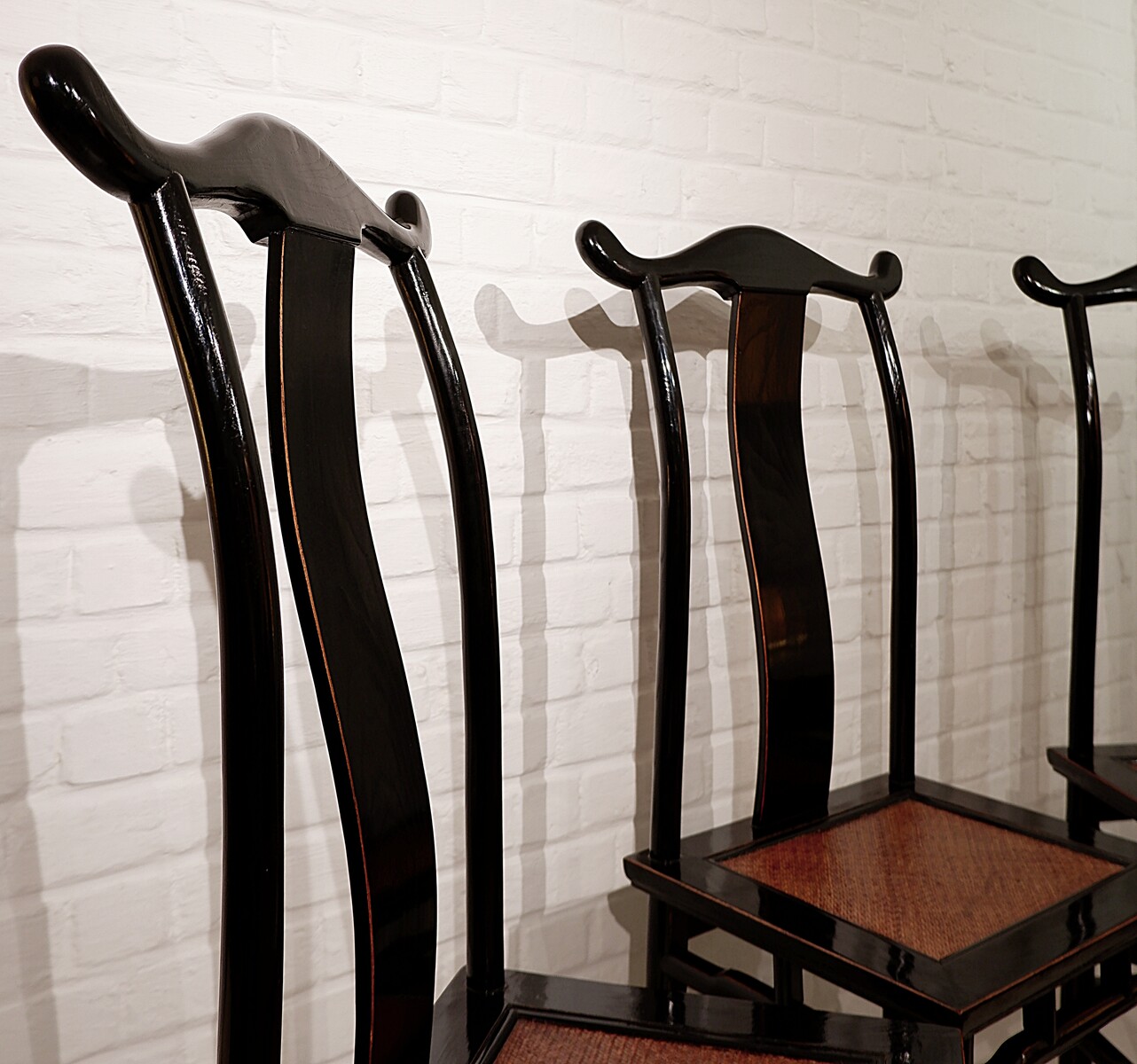 Set of 6 Chinese chairs in black lacquered wood