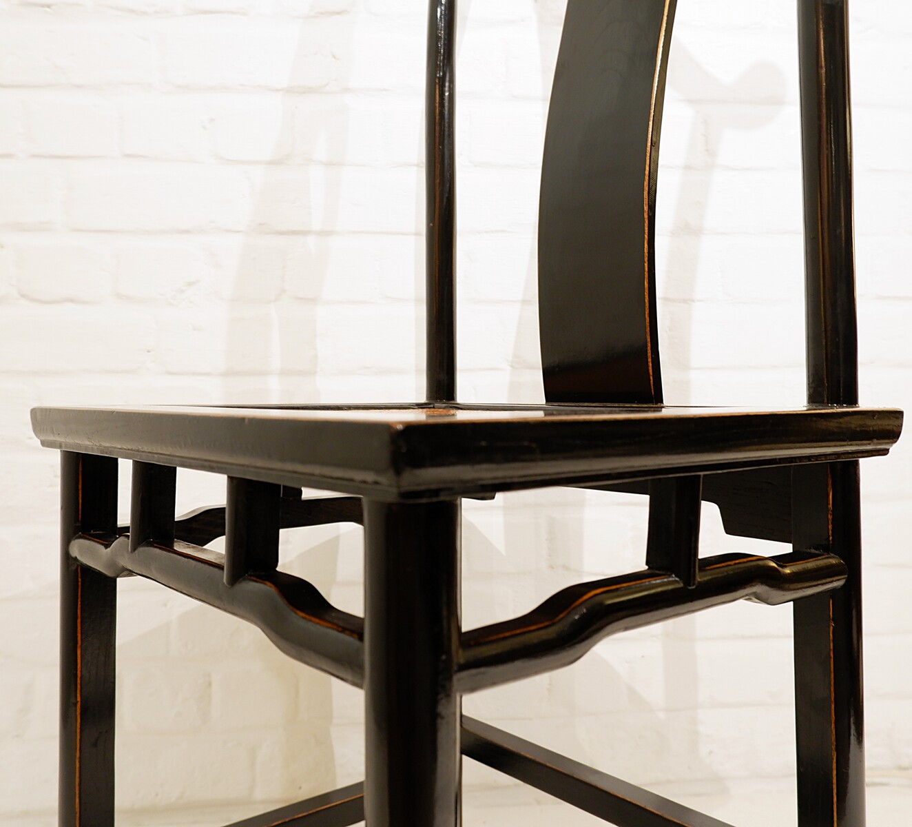 Set of 6 Chinese chairs in black lacquered wood