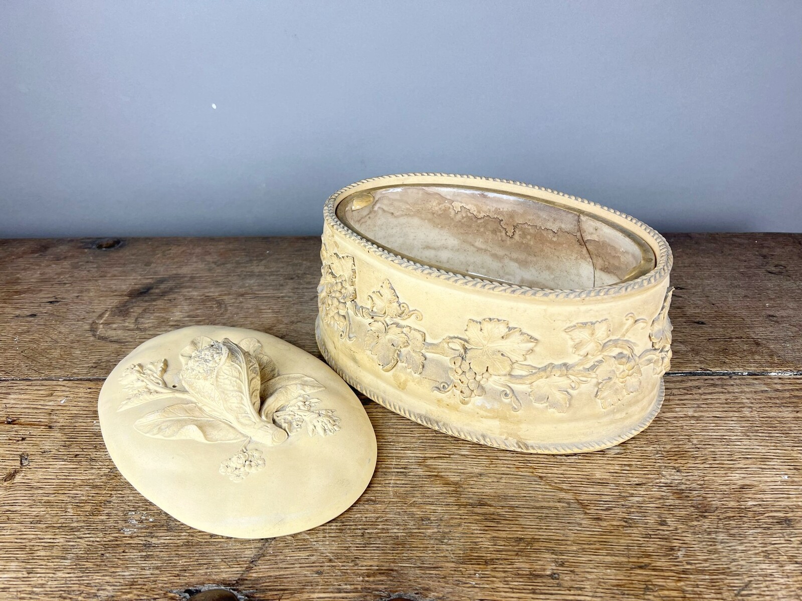 Set of three English ceramic oval terrines, Wedgwood, 19th century