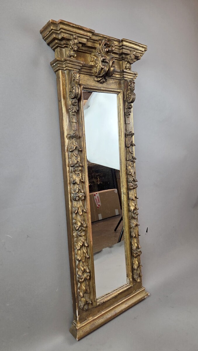 Small gilded wooden mirror between two mirrors, 18th century