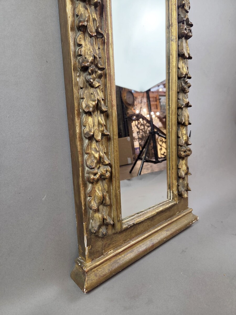 Small gilded wooden mirror between two mirrors, 18th century