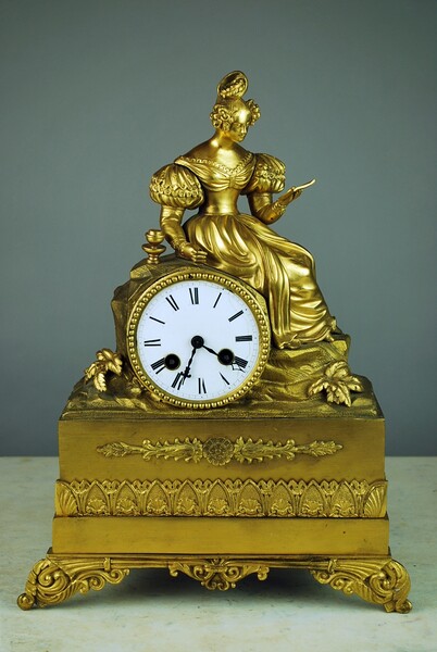 Small Napoleon III clock in gilded bronze