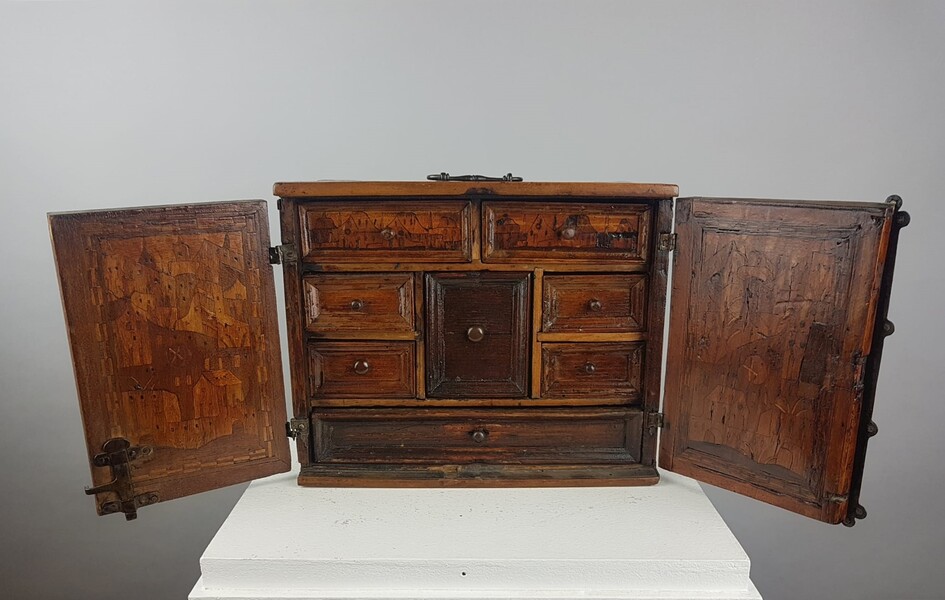 Small travel cabinet in inlaid wood, 17th
