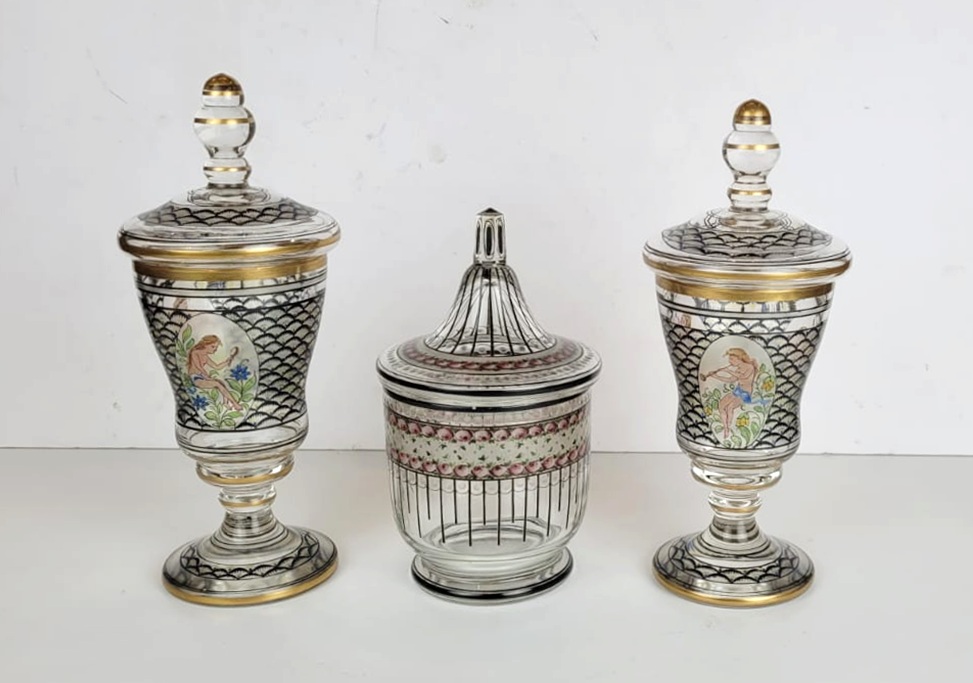 Steinchönau circa 1915 - decor of female musicians - 3 pieces with solid glass cover probably Adolf Beckerd
