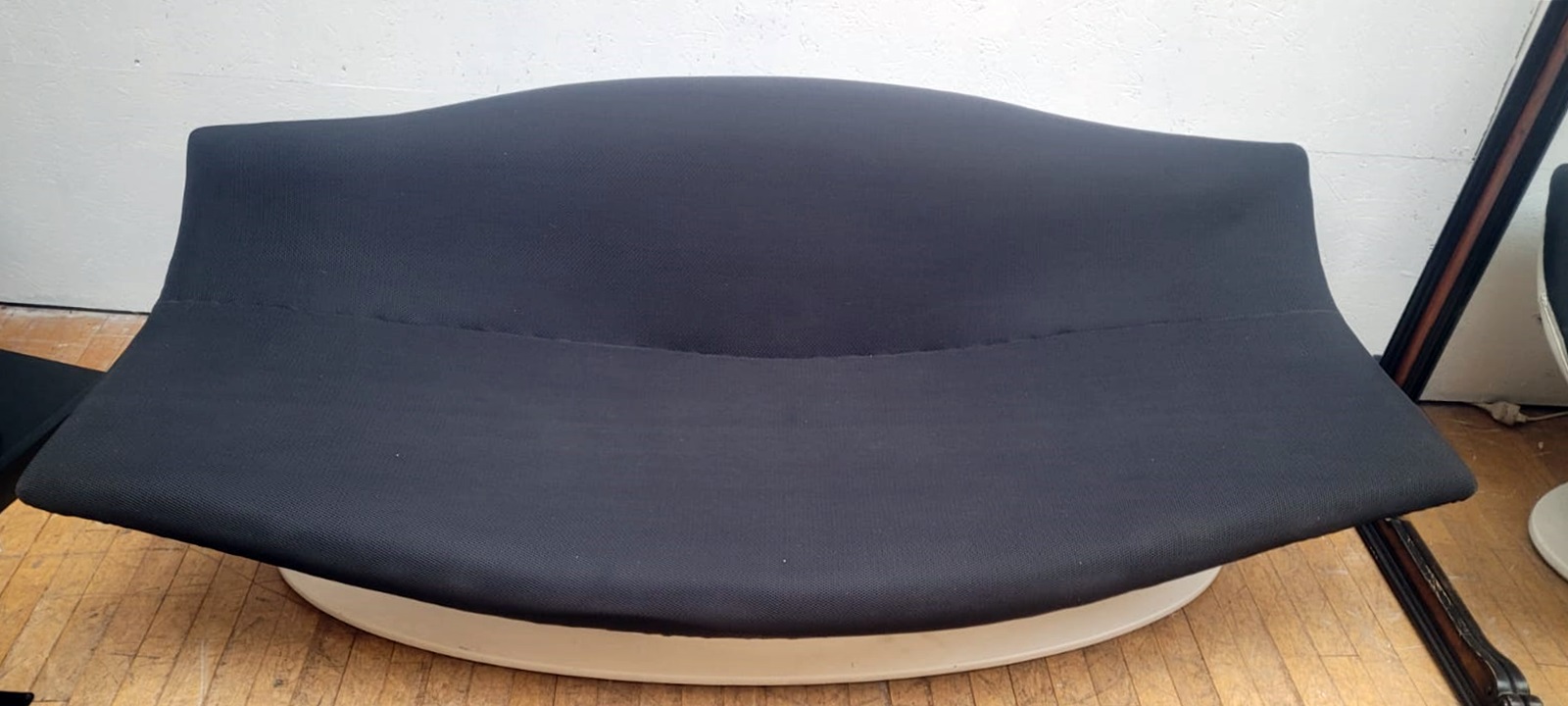 STEINER Paris, free-form sofa, circa 1980 (2 small hooks in the back)