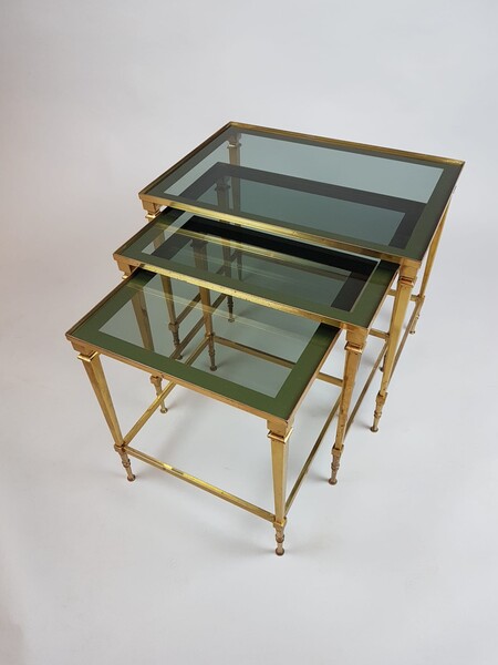 Suite Of 3 Nesting Tables In Brass And Glass