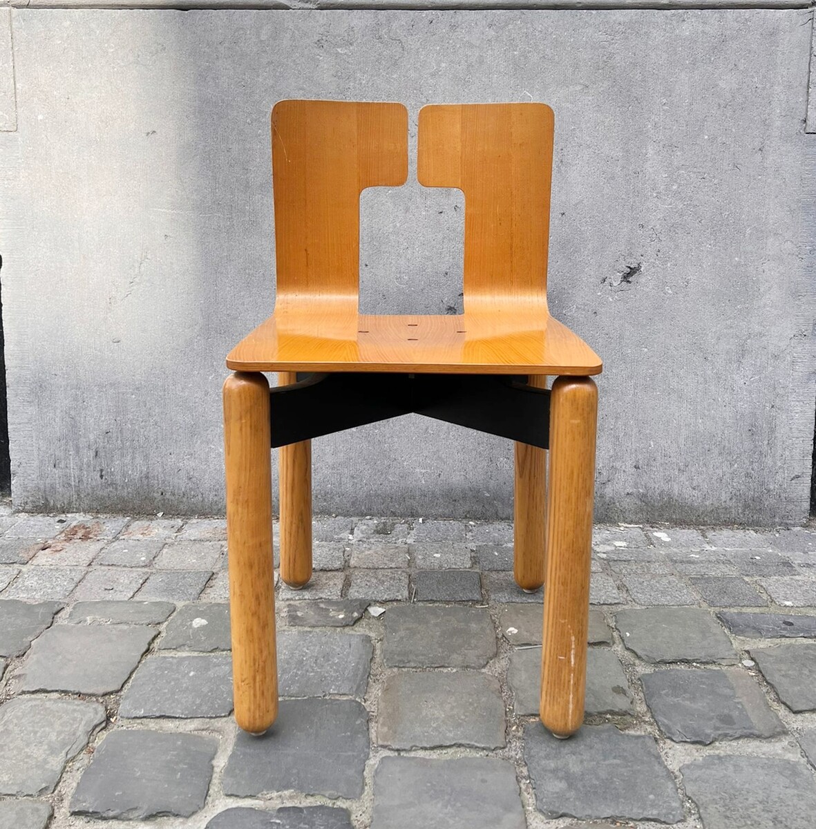 Suite of 6 chairs, wood with lacquered metal base, 1980s