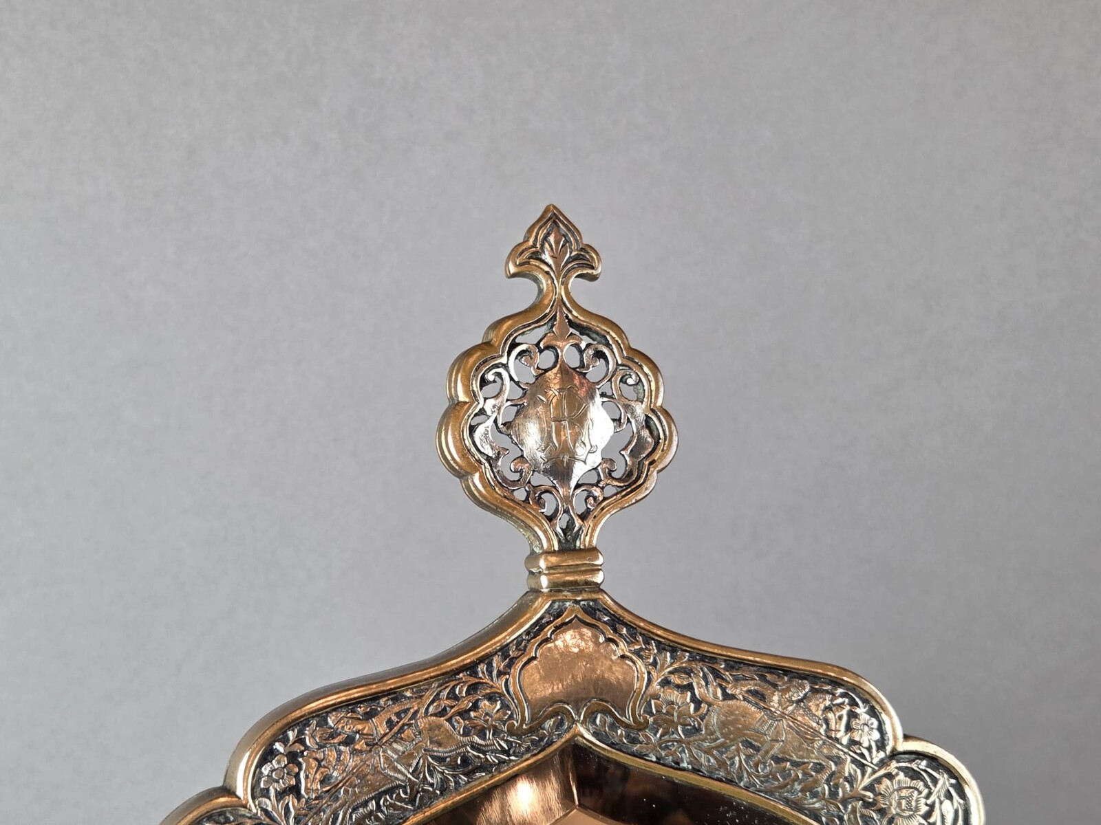 Susse Frères Paris, finely chiseled copper mirror