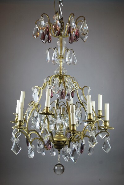 Tassel chandelier with 12 glass lights and brass structure. Early 20th