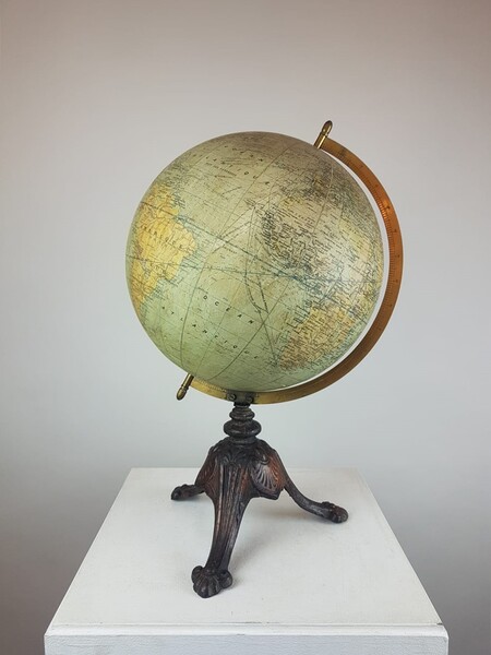Terrestrial globe, cast iron foot, G.Thomas publisher in Paris
