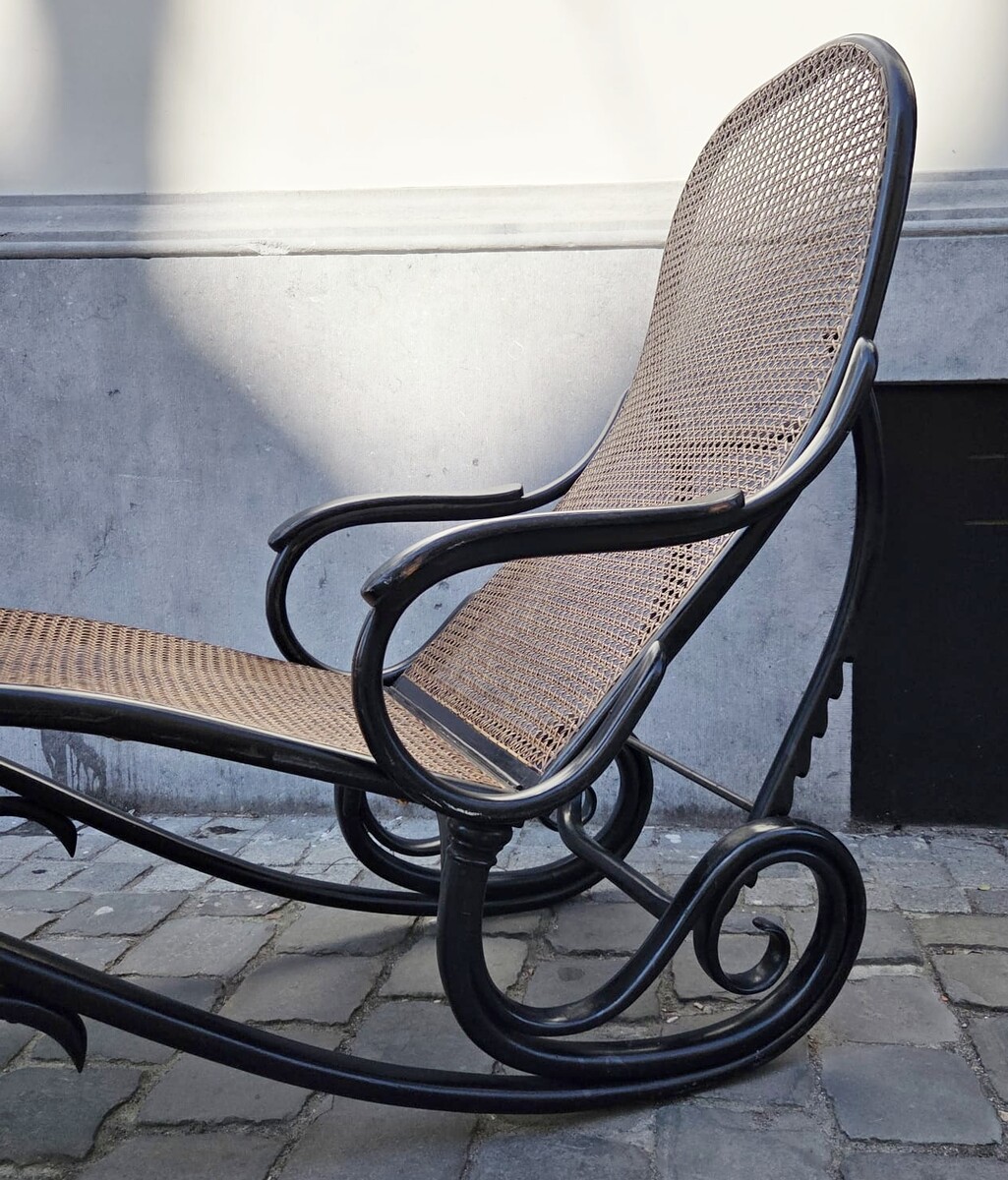 Thonet, cane chaise longue with adjustable back, circa 1920