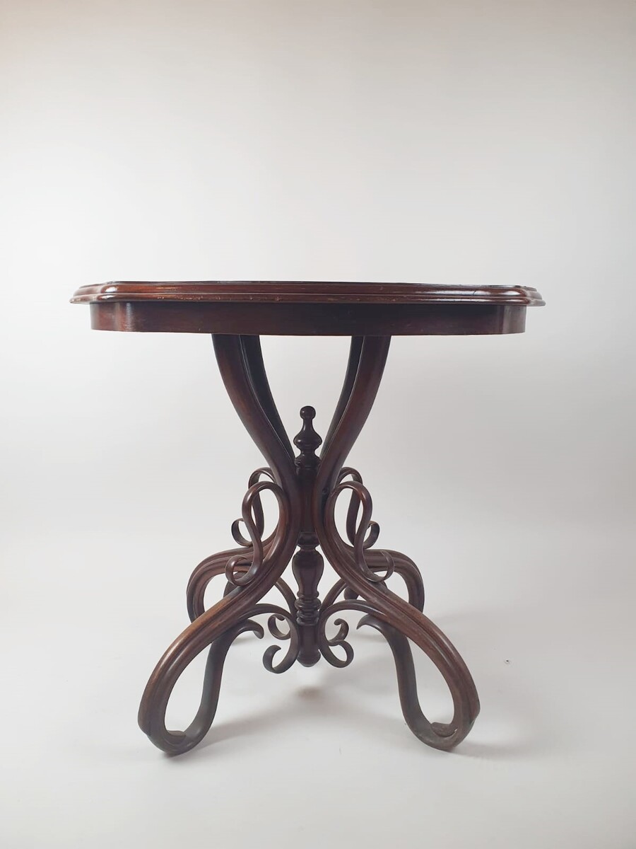 Thonet pedestal table in curved and stained beech, circa 1920